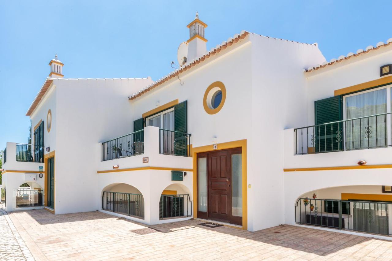 Апартаменты Cozy & Luxurious Getaway - 3 Decks Oceanview & Pool - Casa Attfield *